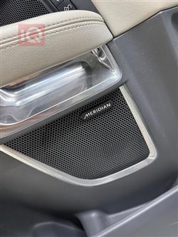 جاكوار إي- بيس